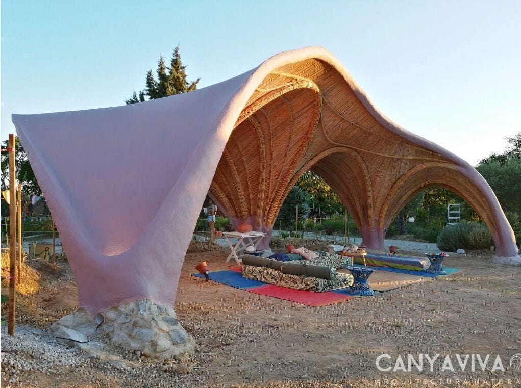 Travail artisanal en cannes de Provence de Canya Viva