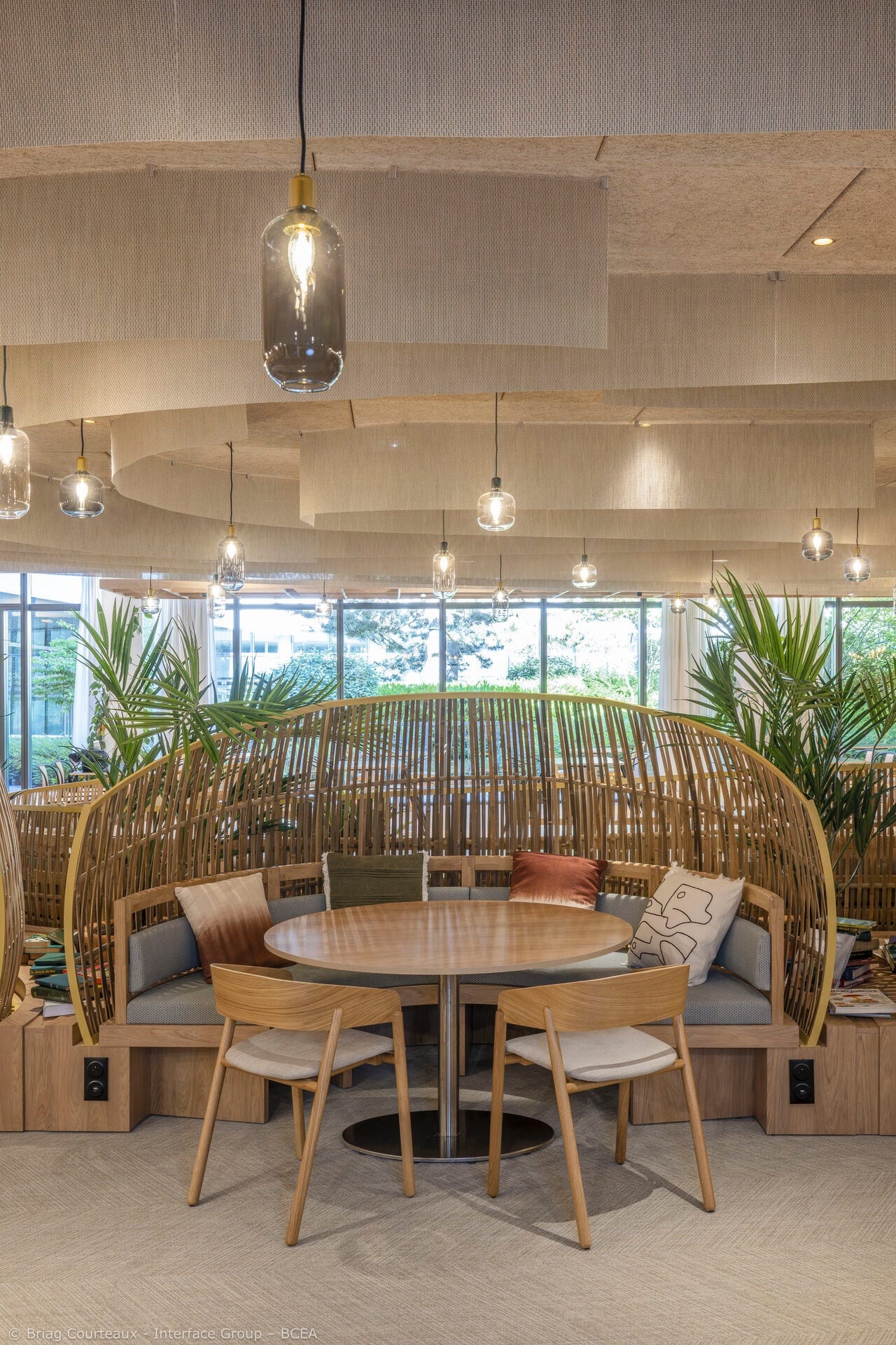 Réalisation d'agencements en bambou - Restaurant inter-entreprise
