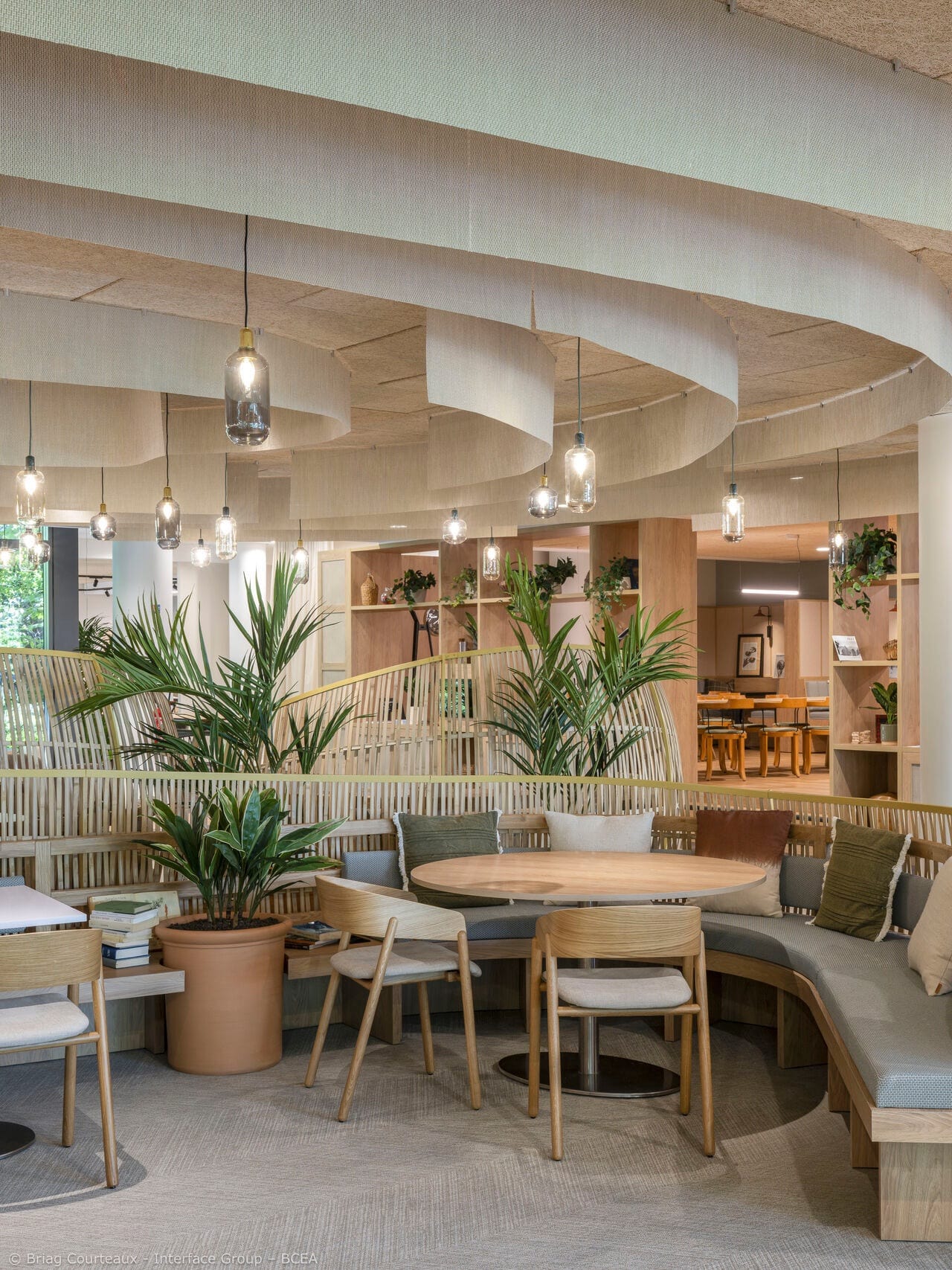 Réalisation d'agencements en bambou - Restaurant inter-entreprise