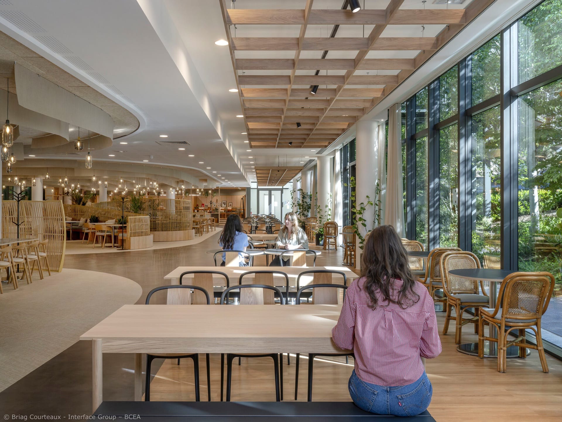 Réalisation d'agencements en bambou - Restaurant inter-entreprise